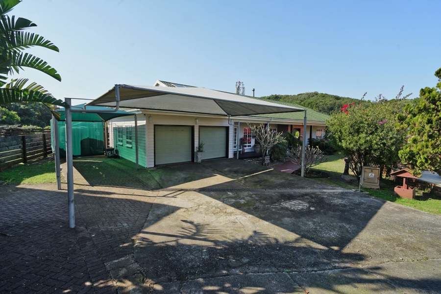 4 Bedroom Property for Sale in Cove Rock Eastern Cape